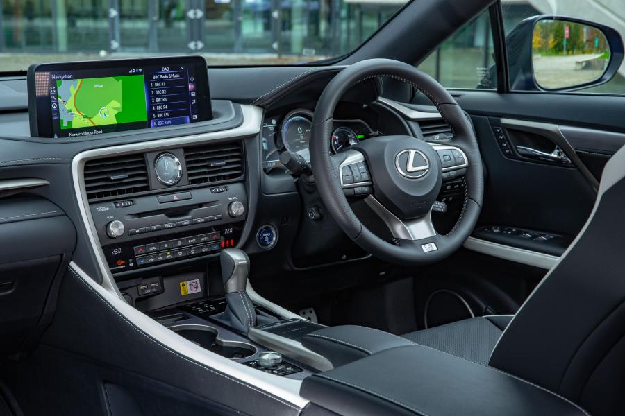 Интерьер Lexus RX450h F-Sport 2019 года  (UK) (фото 7 из 40)